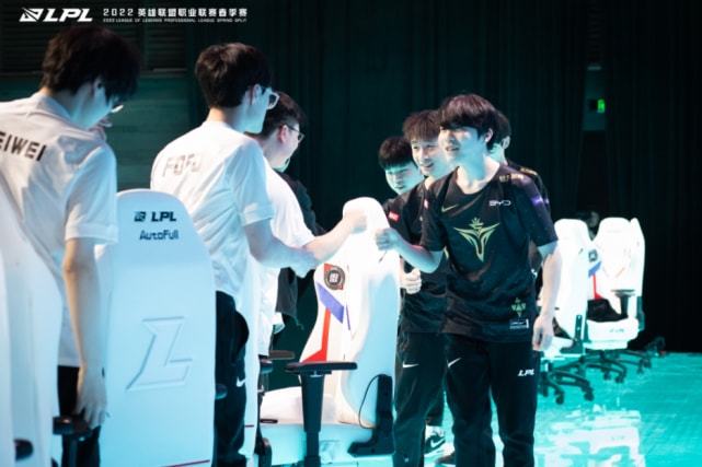 高压逼抢的 高压逼抢的